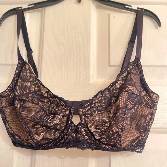 Calvin Klein Women's Seductive Comfort Unlined Lace Bra - Picture 3 of 15